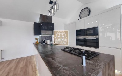 A beautiful, renovated villa with panoramic sea views.